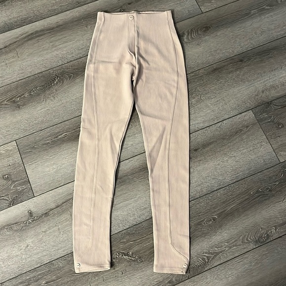 Dorothy Perkins stone ribbed high waist laying flat Inseam front rise leggings - Picture 2 of 8